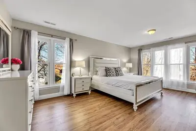 Image de Huge 4 Br Home! Sleeps 12- close to Everything!