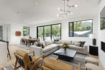 Image de Luxury Contemporary 4 bedroom Home close to Aspen Core