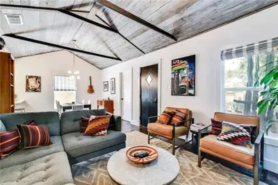 Image de Buddy's East Austin Oasis + Sparkling Pool!