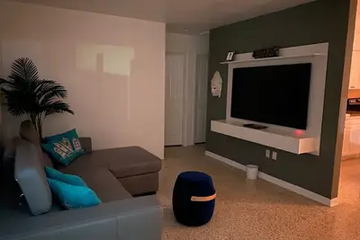 Stay Over In Miami Home 2br - 1bth - Free Parking