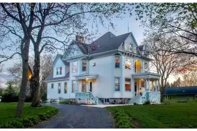 Image de Historic, Vintage, Classy, 11 bed, 5+ bath!