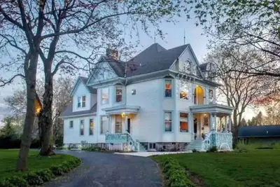 Image de Charming, Updated and Historic