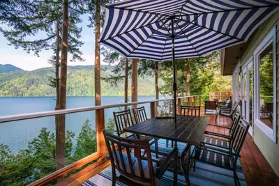 Image de Stunning Lake Whatcom Home - Epic Views and Ac!