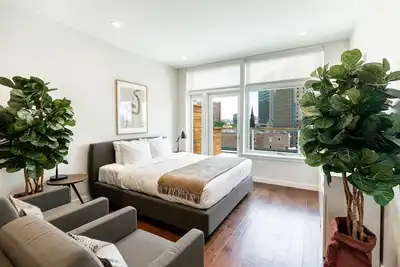 Kislak 604 1br Penthouse with Stunning Rooftop Terrace
