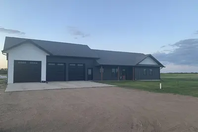 Image de Home in Spring/Cow Creek. 15 miles North of Pierre, Sd