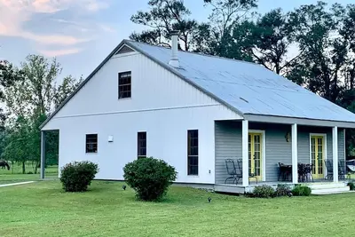 Image de Acadian Style home with a touch of modern farm house