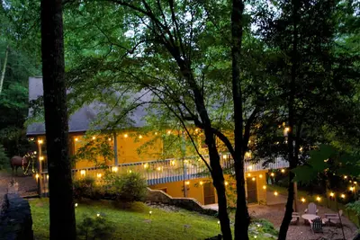 Image de Modern Comforts, Secluded Location, Adventurous Days, Rustic-Chic Ambiance