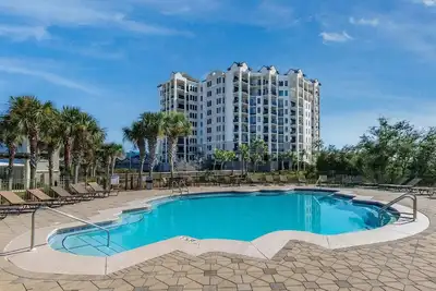 Image de Pensacola Luxury Condo with Stunning Views - Monthly Rental!