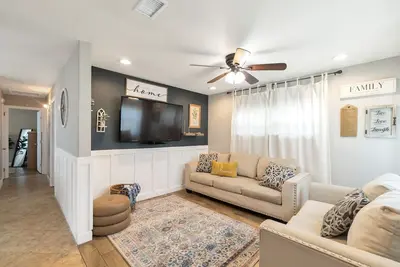 Image de Southside Living! Only 8 Minutes to Ybor. Near Channelside & Downtown