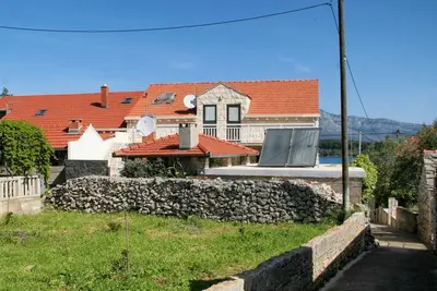 Image de Appartement de deux chambres avec la terrasse et la vue sur le mer Lumbarda, Korcula (A-4445-b)