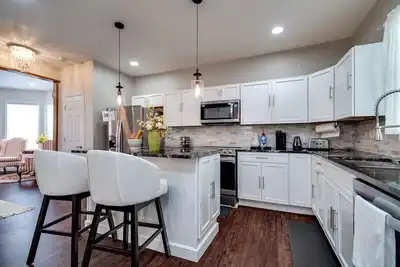 Image de Beautiful Walnut Home 4bed/bathrooms with Private Parking