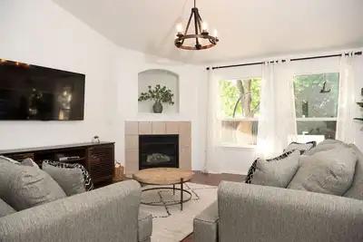 Image de Charming Meridian House~ Amazing Location!