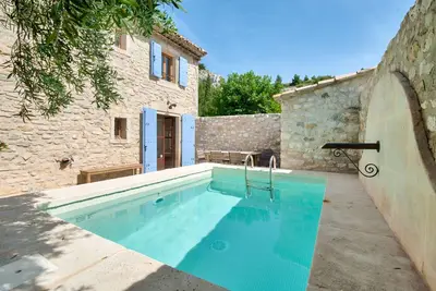 Image de Maison de village en pierres dans les Alpilles, proche St Rémy et Eygalières