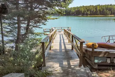 Image de Newly updated cottage directly on Maple Juice Cove