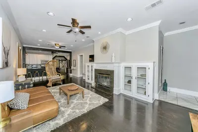 Image de Bungalow Gem in Historic Bishop Arts Oak Cliff