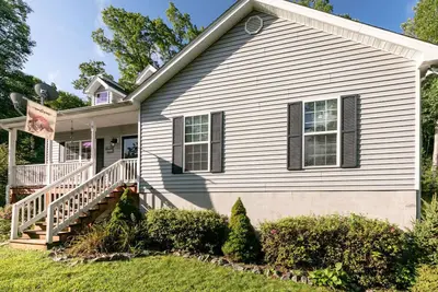 Image de Misty Mountain Manor - Hot Tub, Firepit, Private, Fenced yard