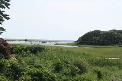 Image de Cottage in W. Hyannisport - Water views galore!