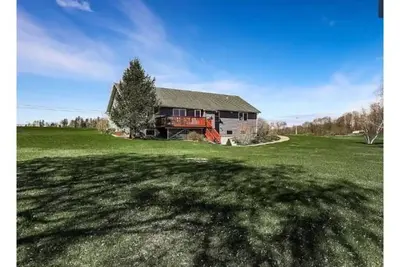 Image de Picture perfect views next to lake and trails