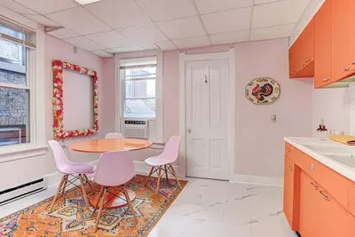 Image de Barbie Dream Apartment 11 miles from Psu