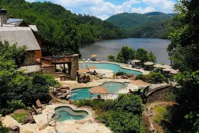 Image de New! Movie Theater, Pool Table, Hot Tub and More in Bear Lake Reserve! !