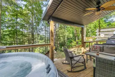 Image de Hemlocks Over Muir in Rogers Ky - Hot Tub & WiFi