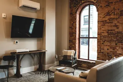 Image de 1 Bedroom Suite Downtown Elkin • Shopping, Entertainment, Restaurants, Vineyards