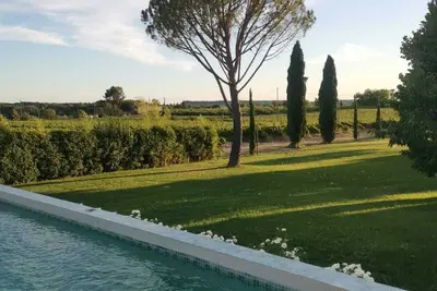 Image de Mas provençal au pied du mont Ventoux
