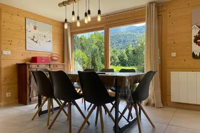 Image de Chalet spacieux, proche des commerces, animaux admis!