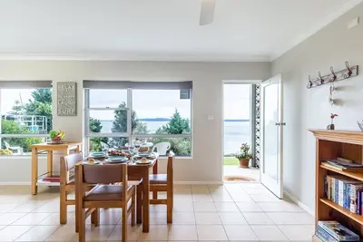 Image de Quarterdeck, 1/12 Magnus St - fantastic unit with spectacular views