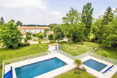Image de Grande ferme de 450 m2 parc de 1 hectare et 2 piscines chauffées (28 Pers)