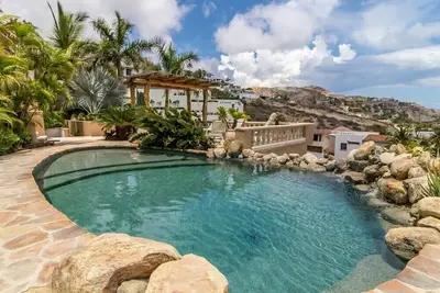 Easy access to South Palmilla beach