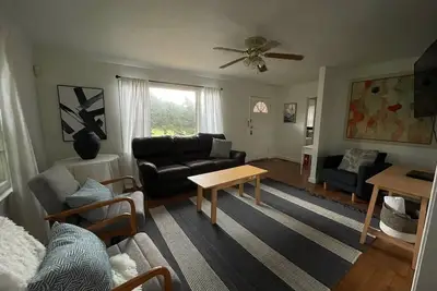 Image de Charming 1940's ranch home on Hwy 6, minutes from the Grove and downtown Oxford.