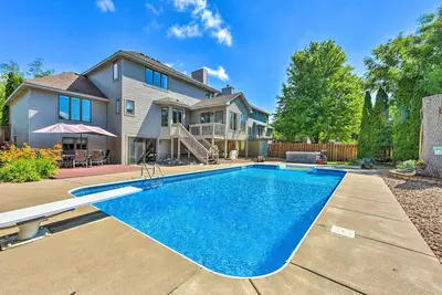 Image de Pet-Friendly Maple Grove Gem w/ Private Yard!