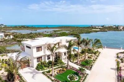 Image de Sunny Bay Estates | Villa Alexis