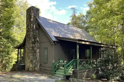 Image de Charming cabin near Lake Rabun with fire pit + easy access to mountain hikes