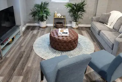 Image de New studio apt & backyard oasis in historic uptown