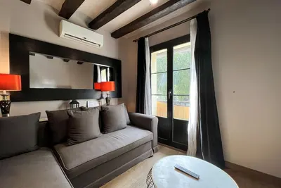 Image de Refurbished 1bed in historic center of Bcn