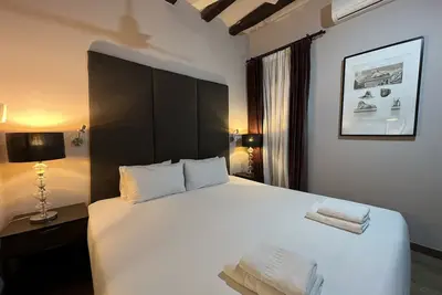 Image de Bright Apartment close to the Metro