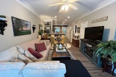 Image de 2 Br/ 2. 5 Ba Condo in the Highlands at Woodlake. .