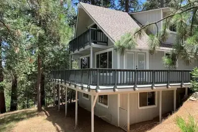 Image de Chalet à Breckenridge, près de Yosemite. Niché au milieu des pins. Capacité d'accueil : 6 personnes. Chiens acceptés !
