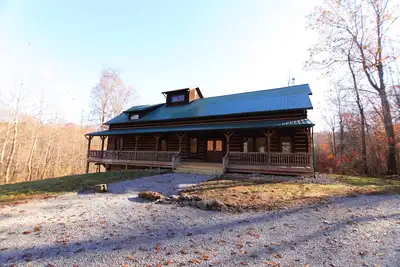 Image de Serene (Hocking Hills) log cabin, near local attractions