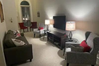 Image de The Lofty Owl - Updated historical apartment in quaint downtown Hillsdale