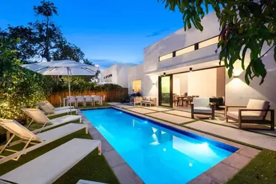 Design District Villas 10br Double Modern Homes