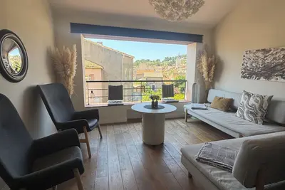 Image de Duplex Climatise avec loggia, grands espaces, vue unique!