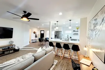 Image de Modern Pool Retreat | King Suites, Florida Room & Near Gulf Beaches