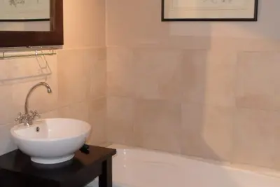 Image de Maison en front de mer dans un domaine privé surplombant mer et  montagnes