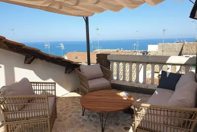 Image de Townhouse with roof terrace and sea view in lovely beachtown