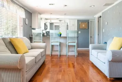 Image de Stunning seaside cottage, walk to beach, family + pet, sleeps 6