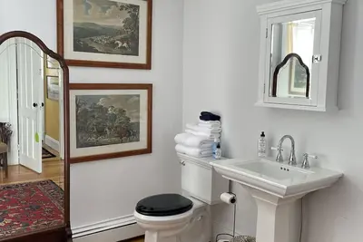 Image de The Beekman Mansion. A recently restored 1840s Greek Revival in the Catskills. .