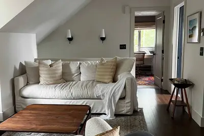 Image de Charming 2-Bedroom Back Cove Retreat